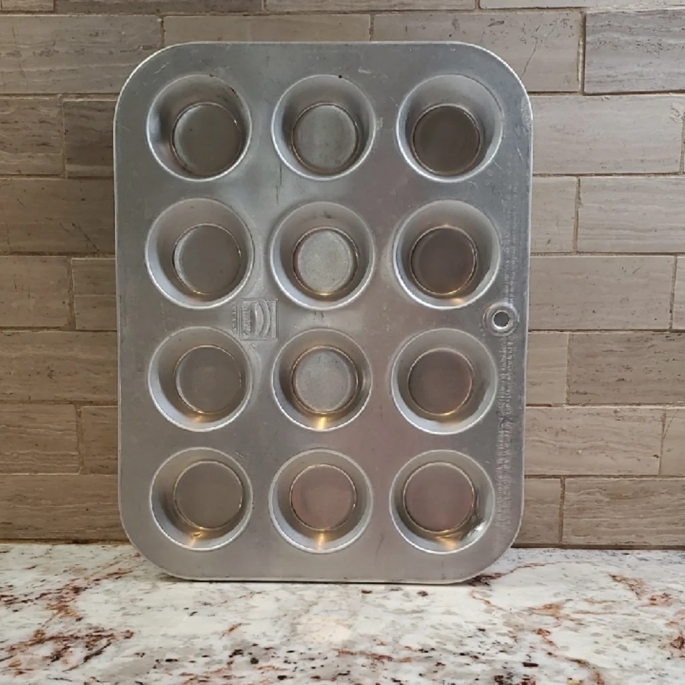 Silver Non-Bakeware for Kitchen
